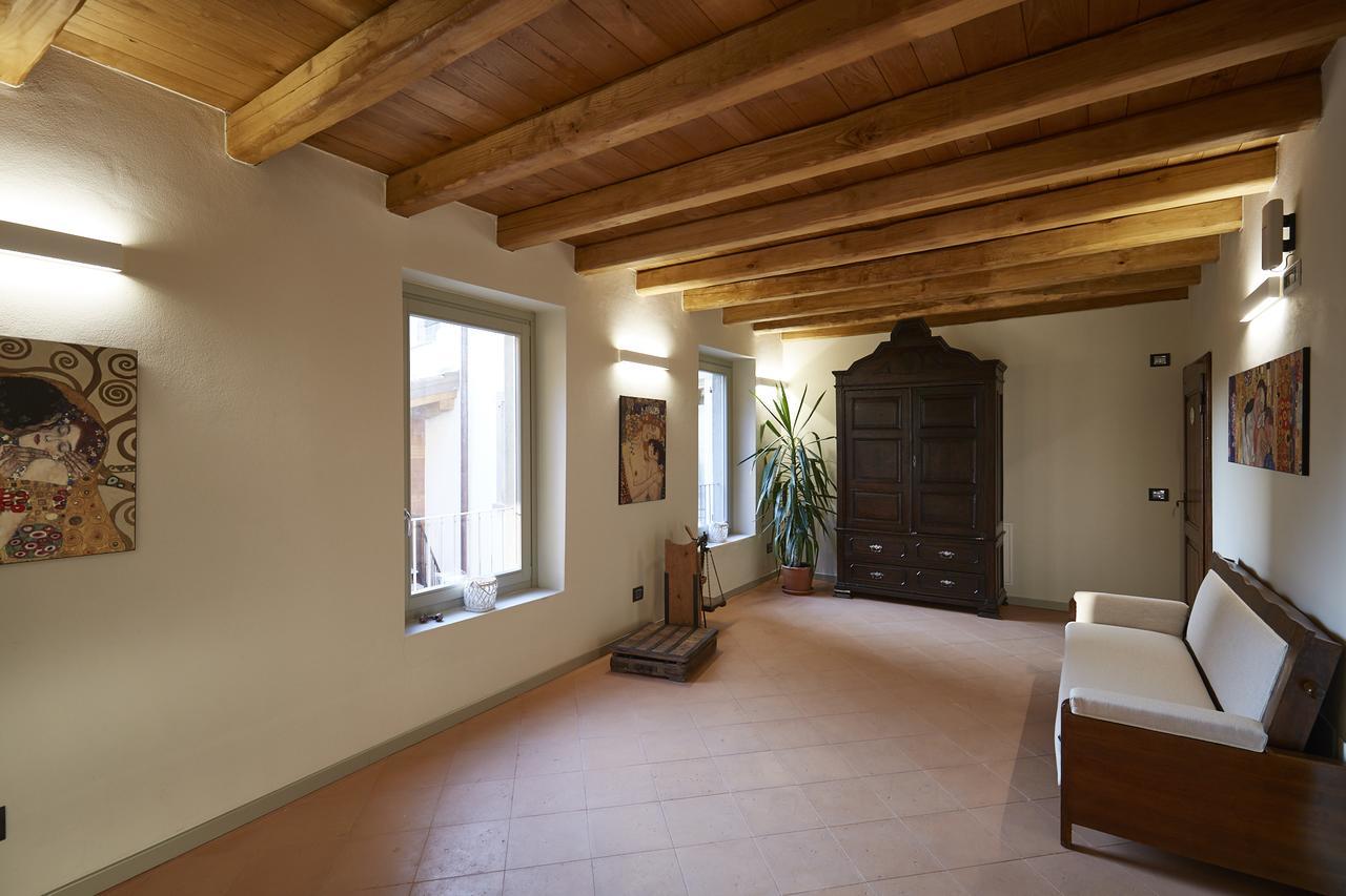 Bed and Breakfast Palazzo Eleonora Monasterolo del Castello Exterior foto